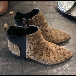 Pointed toe cheetah booties 7.5
